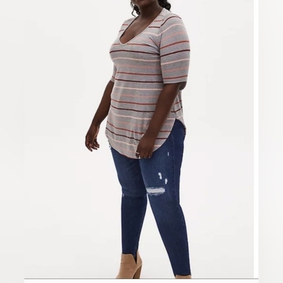 Torrid NWT Super Soft Knit Gray Pink Stripe Short Sleeve Favorite Tunic Shirt. - Picture 4 of 10